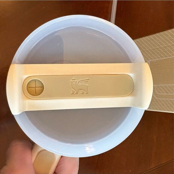 STANLEY -NWTIB Off-White Quencher H2O Flow State Tumbler/40 fl oz/Gradient Color - Picture 6 of 14